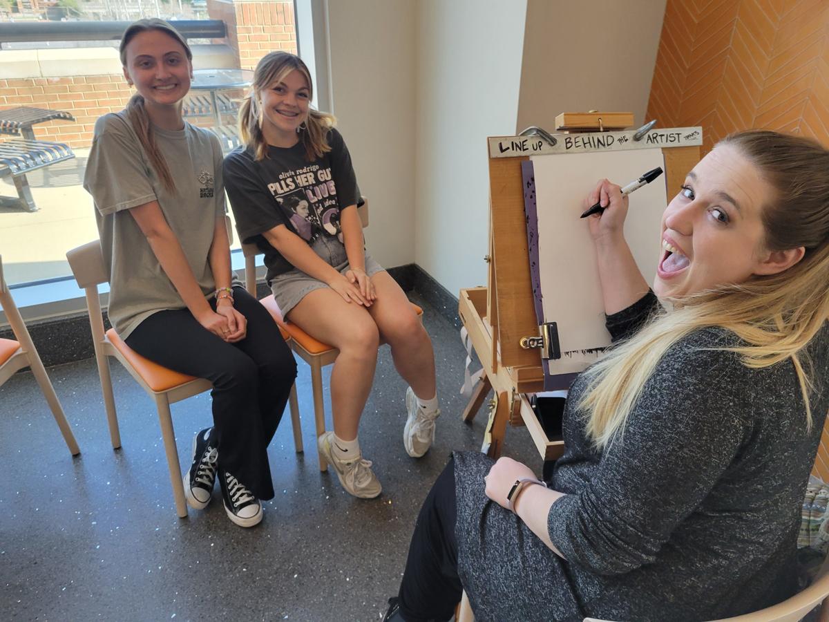 Ariana draws college students at UTK